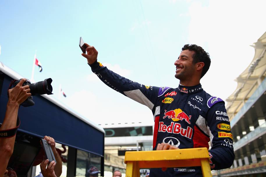 Ricciardo si immortala sul telefonino. Getty